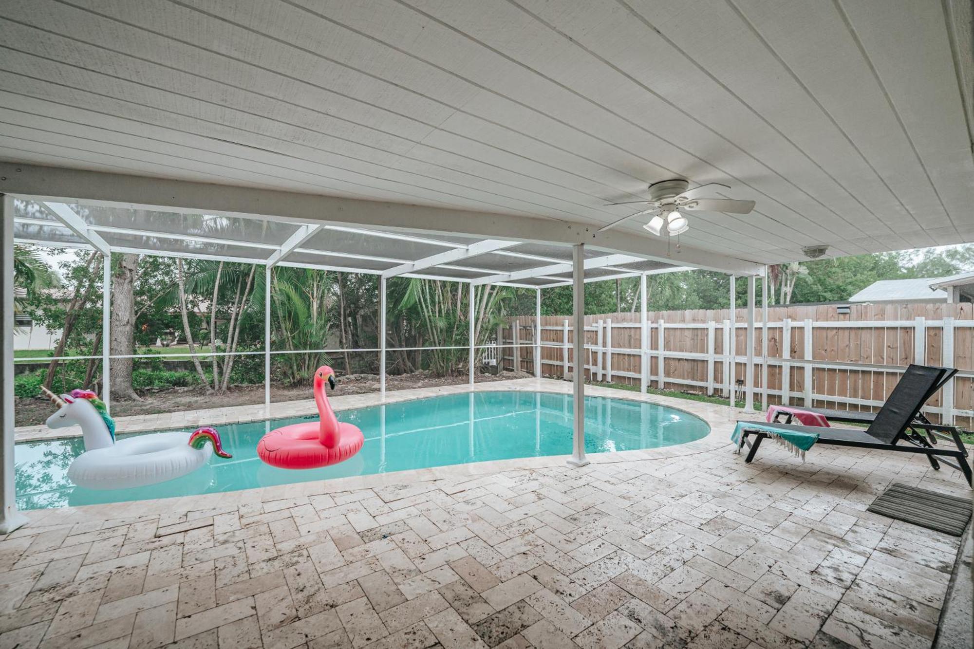 Beautiful Aventura Sleeps 26 Holiday home *